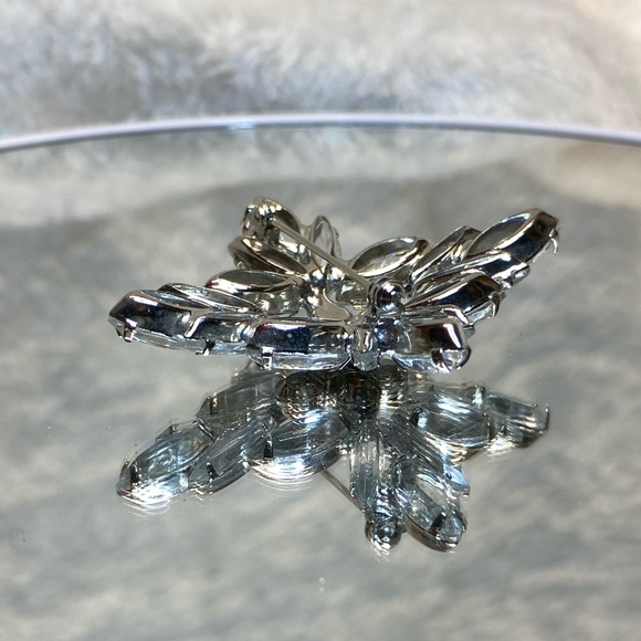 Old 1970\'s Brooch Austrian Crystal Floral Vintage Rhinestone Pin Antique Jewelry